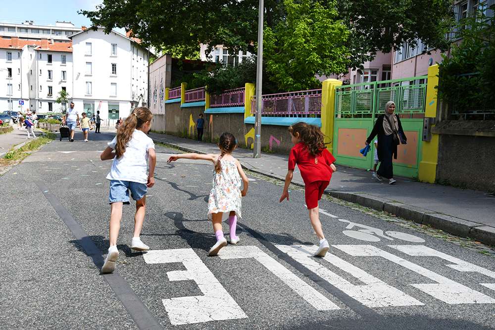 Une photo d’enfants dans une Rue des enfants